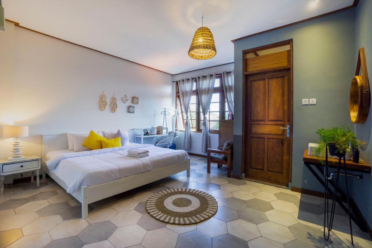 Interconnection Hostel Kuta Lombok Eksteriør bilde