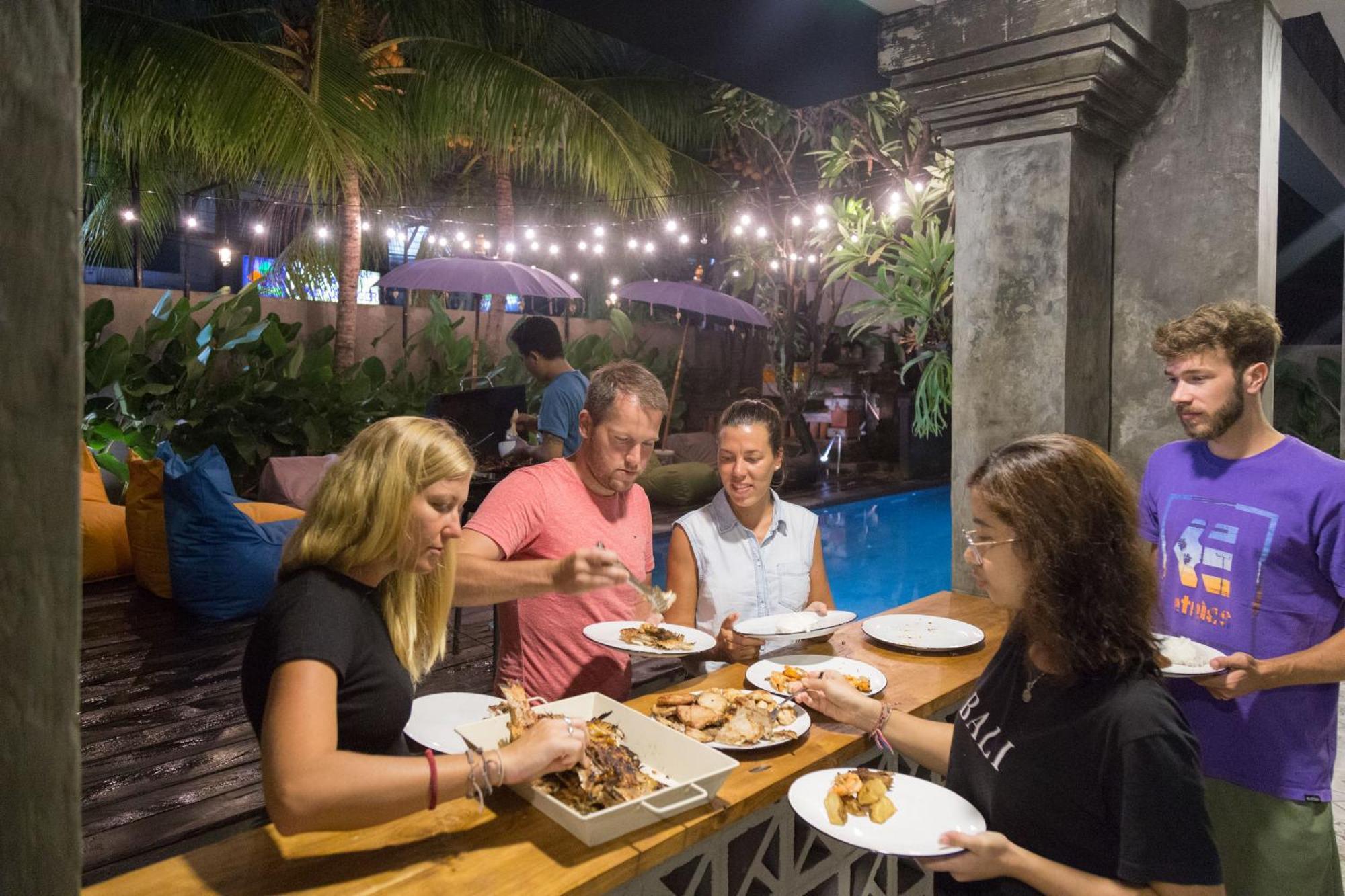 Interconnection Hostel Kuta Lombok Eksteriør bilde