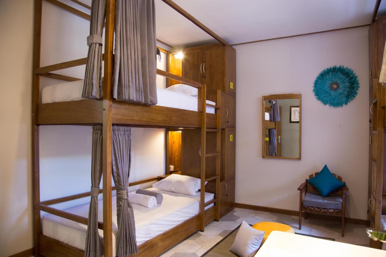 Interconnection Hostel Kuta Lombok Eksteriør bilde